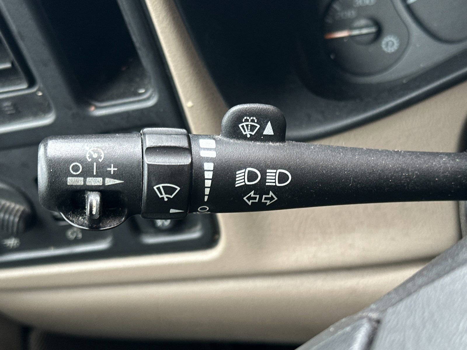 Used 2004 Chevrolet Silverado 3500 2WD Extended Cab w/ Heavy-Duty Power Package image 23