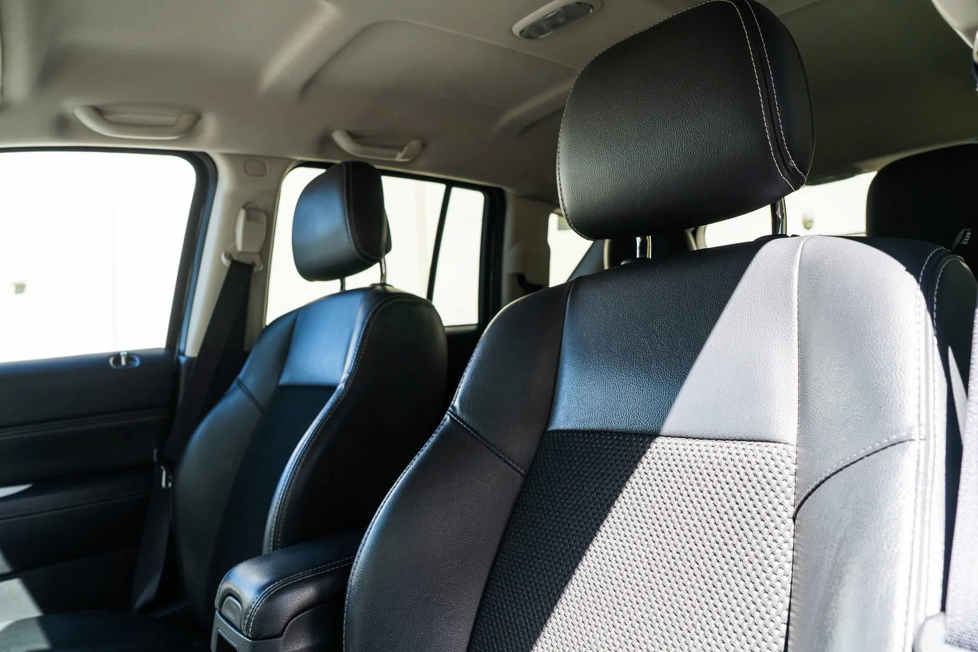 Used 2017 Jeep Compass Latitude FWD image 19