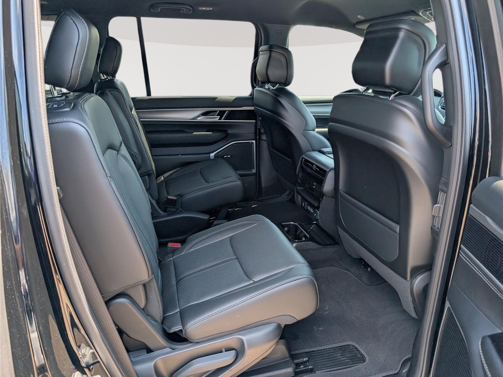 New 2026 Jeep Grand Wagoneer 4WD image 7