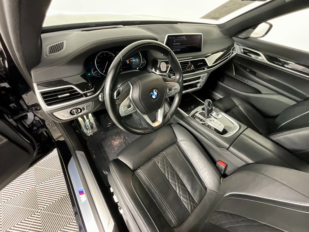 Used 2019 BMW 750i image 15