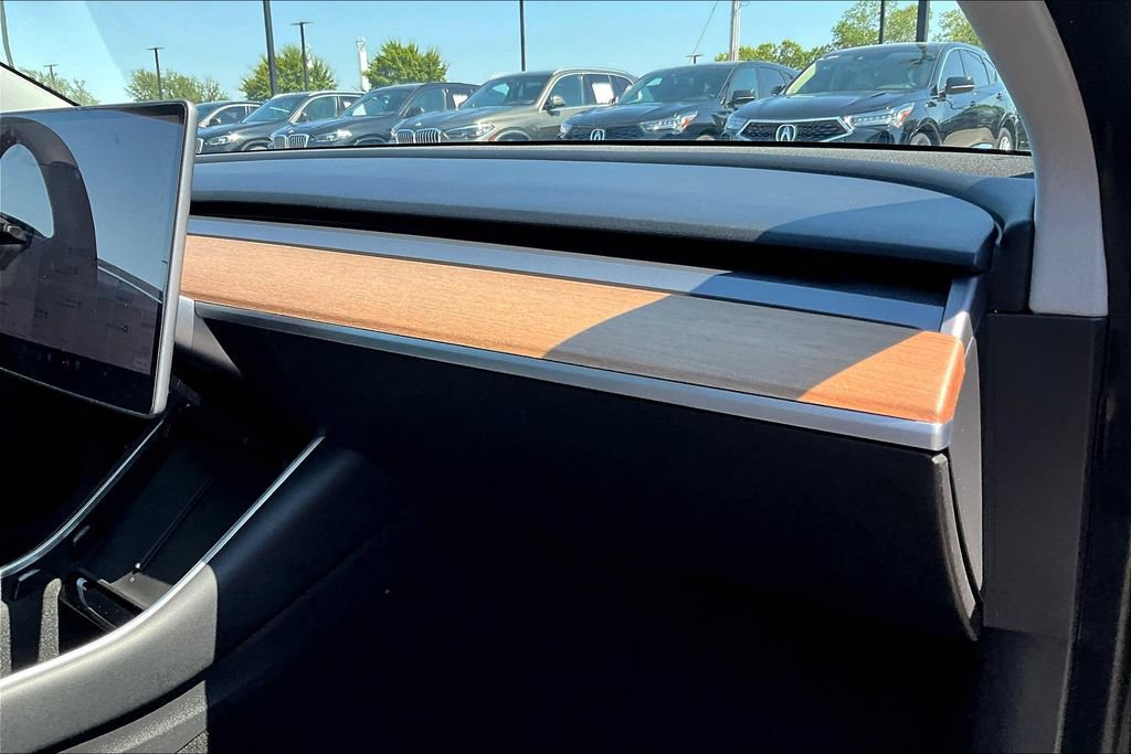 Used 2020 Tesla Model 3 Standard Range Plus RWD image 16