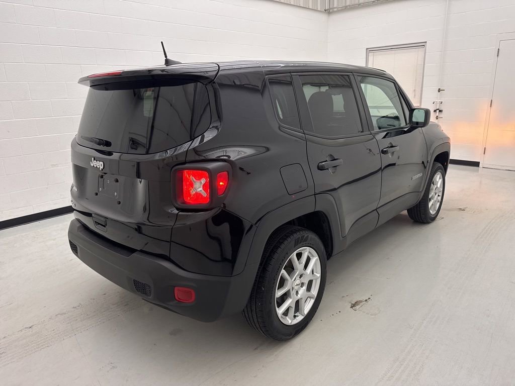 Used 2023 Jeep Renegade Latitude image 13