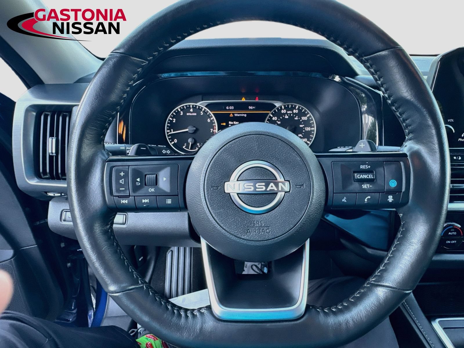 Used 2025 Nissan Pathfinder SL FWD image 14