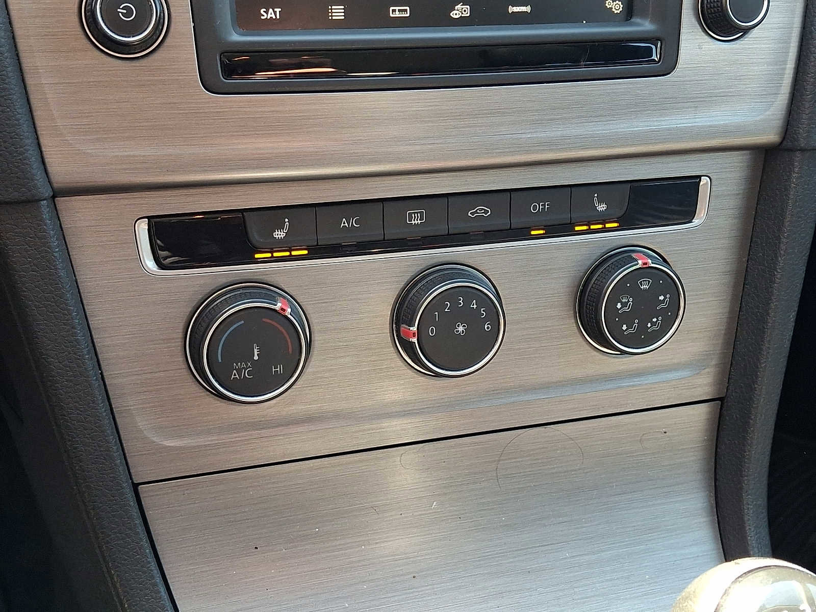 Used 2017 Volkswagen Golf Wolfsburg Edition image 17