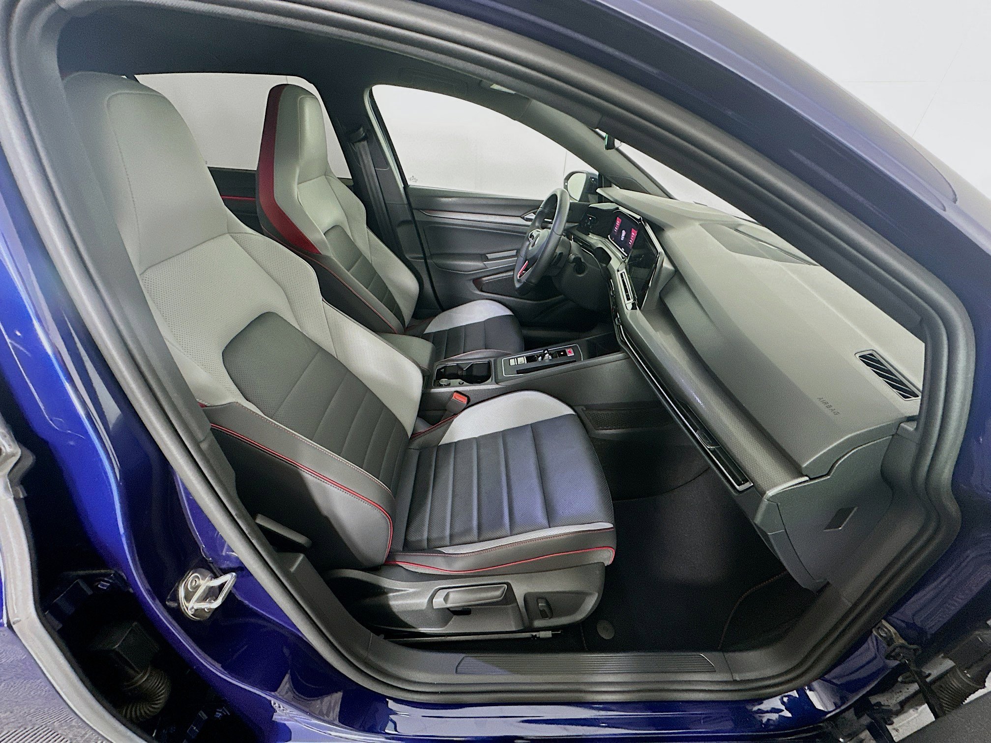 Used 2022 Volkswagen GTI SE image 30