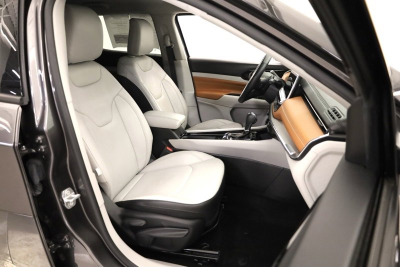 Used 2022 Jeep Compass Limited image 31