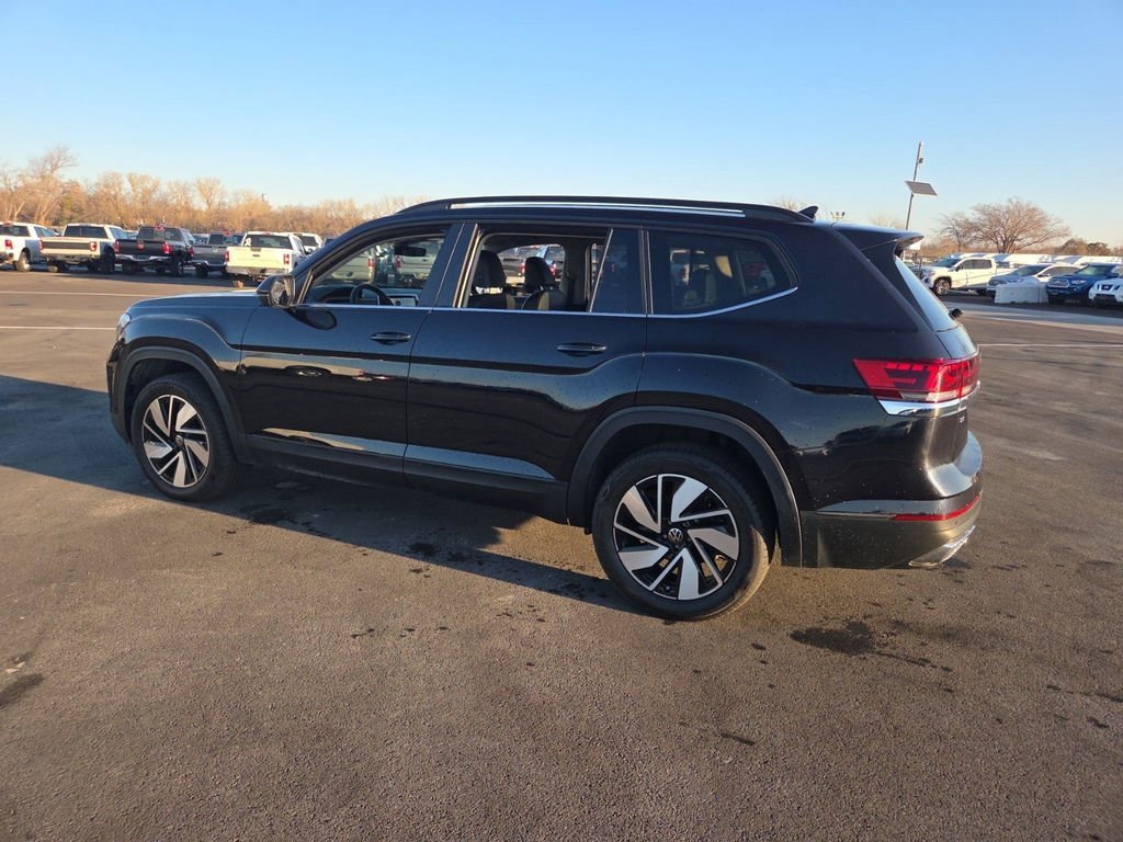 Used 2025 Volkswagen Atlas SE image 3