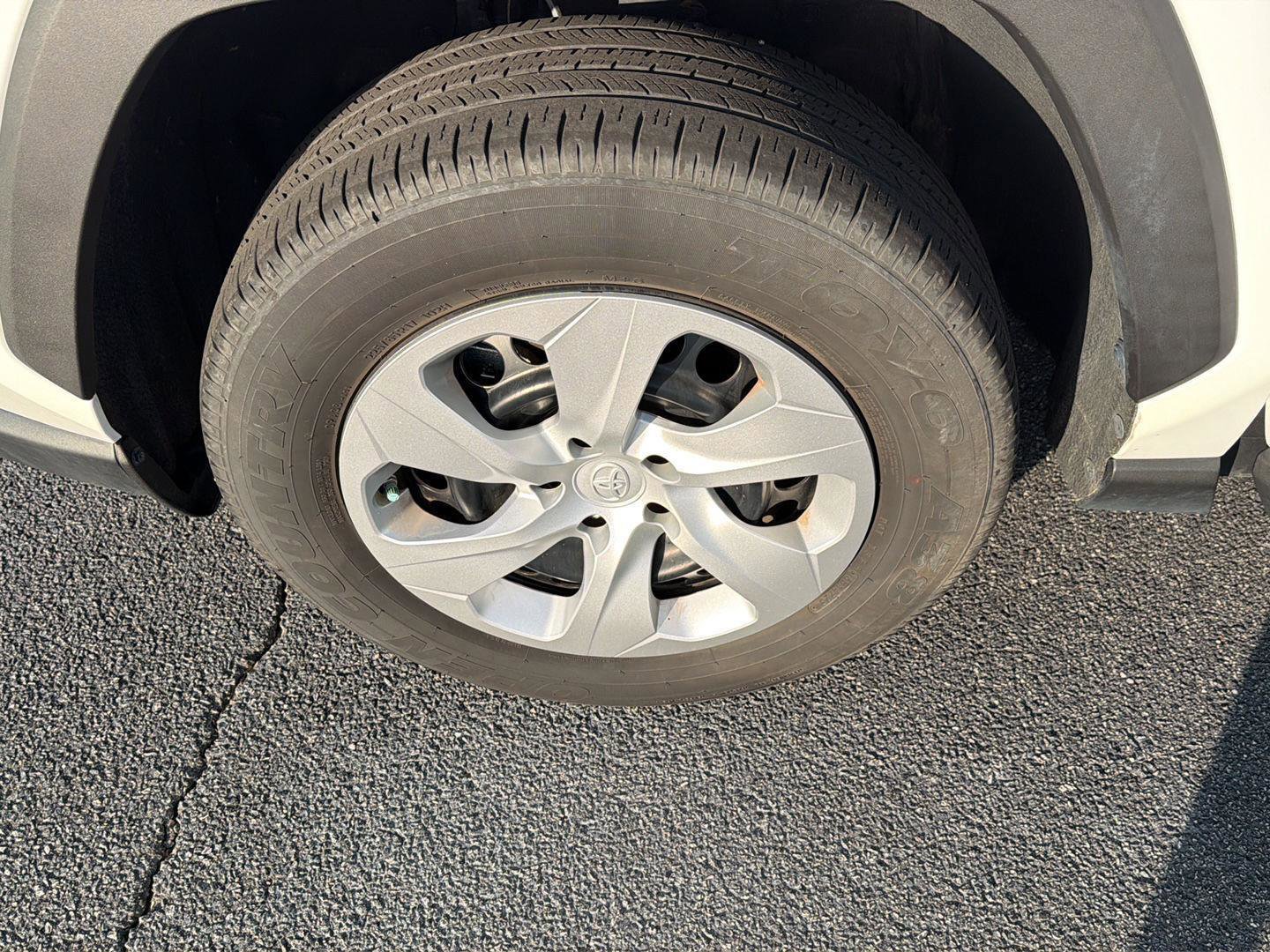 Certified 2024 Toyota RAV4 LE FWD image 34