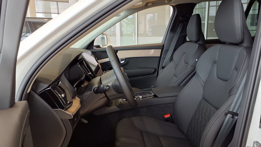 New 2026 Volvo XC90 B6 Plus w/ Protection Package AWD/4WD image 13