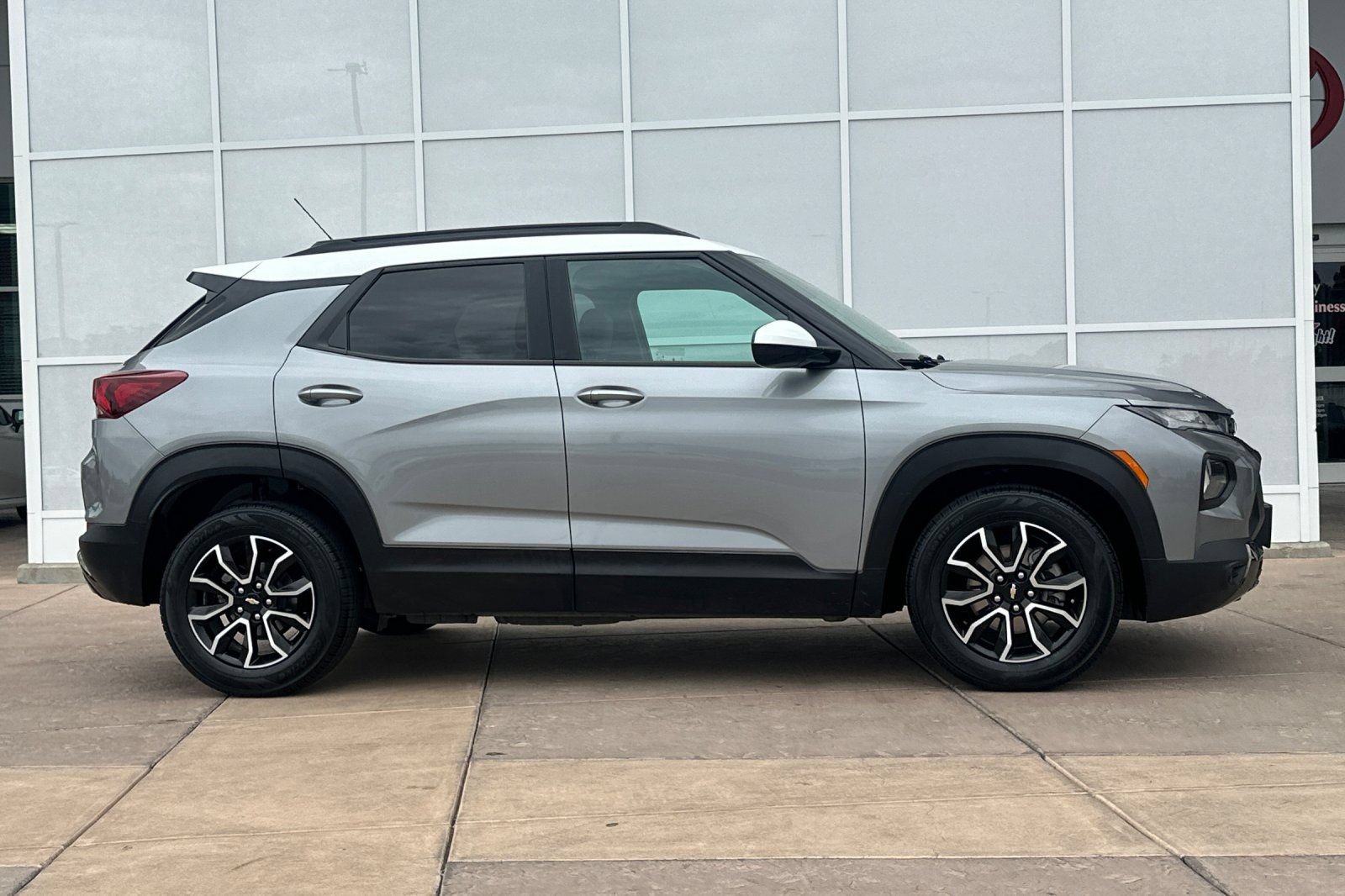 Used 2023 Chevrolet TrailBlazer ACTIV FWD image 3
