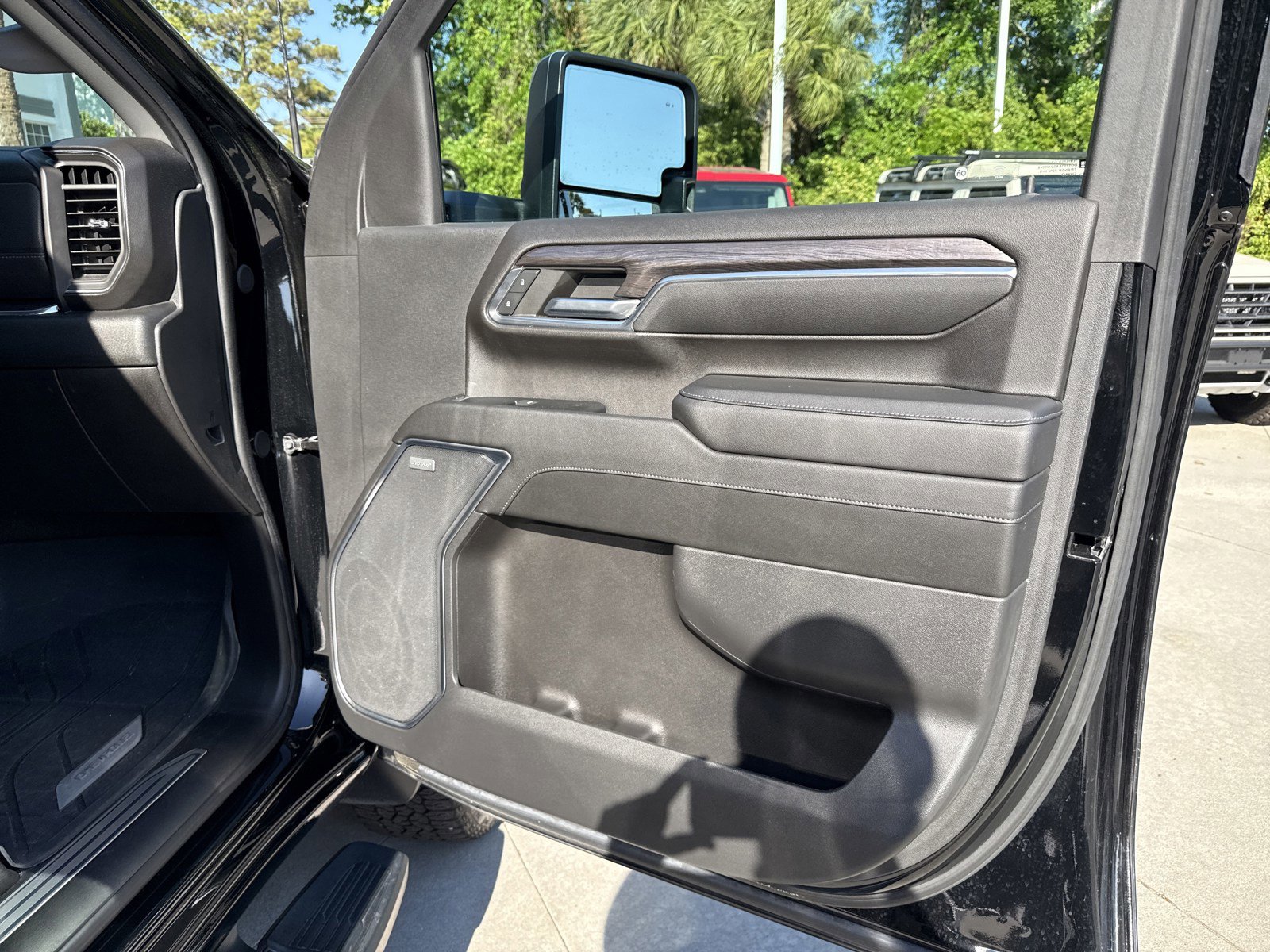 Used 2024 Chevrolet Silverado 2500 LTZ w/ LTZ Convenience Package AWD/4WD image 33