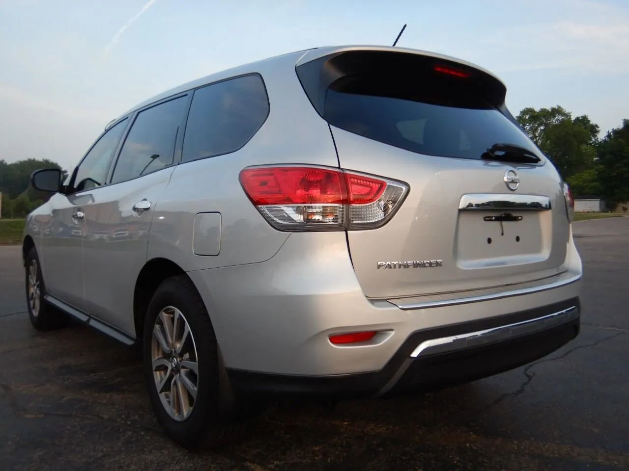 Used 2014 Nissan Pathfinder S image 3