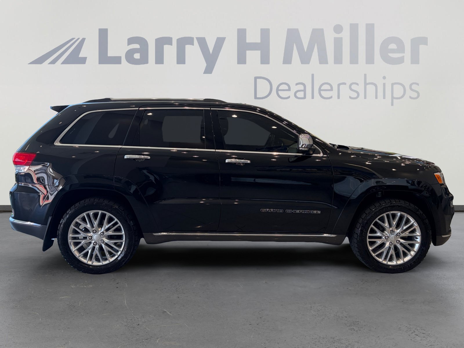 Used 2018 Jeep Grand Cherokee Summit AWD/4WD image 6