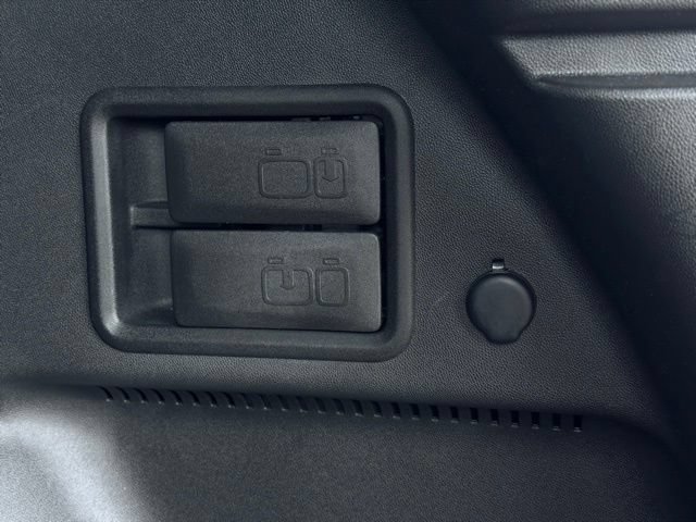 Used 2023 Chevrolet Equinox Premier AWD/4WD image 11