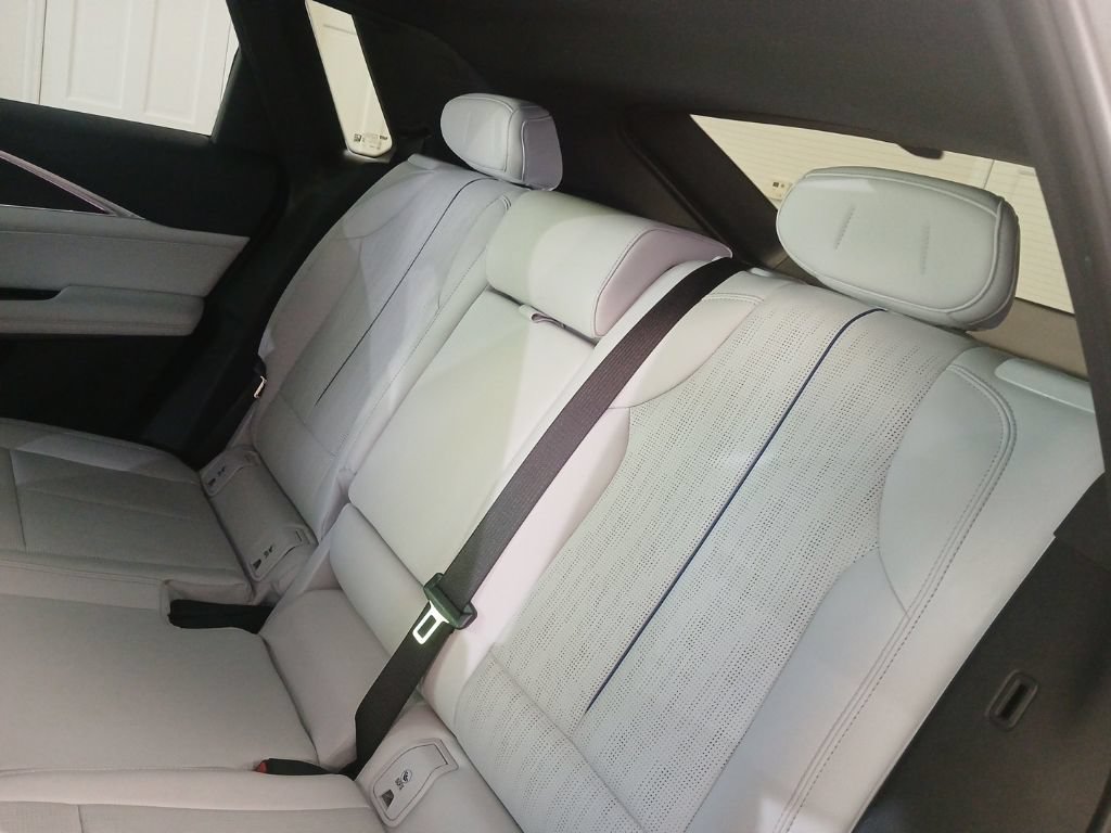 Used 2024 Cadillac Lyriq Luxury w/ LPO, Floor Liner Package AWD/4WD image 15