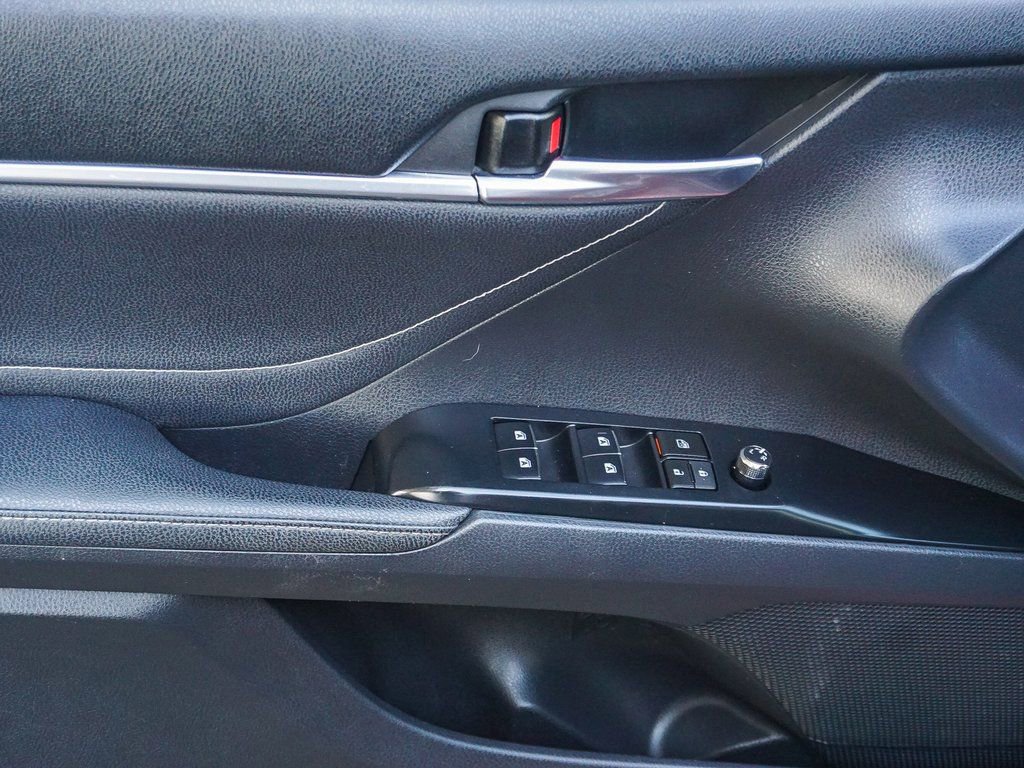 Used 2018 Toyota Camry XSE image 19