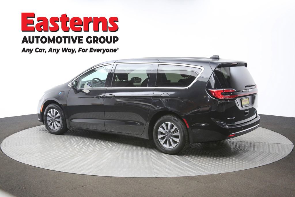 Used 2023 Chrysler Pacifica Touring-L image 60