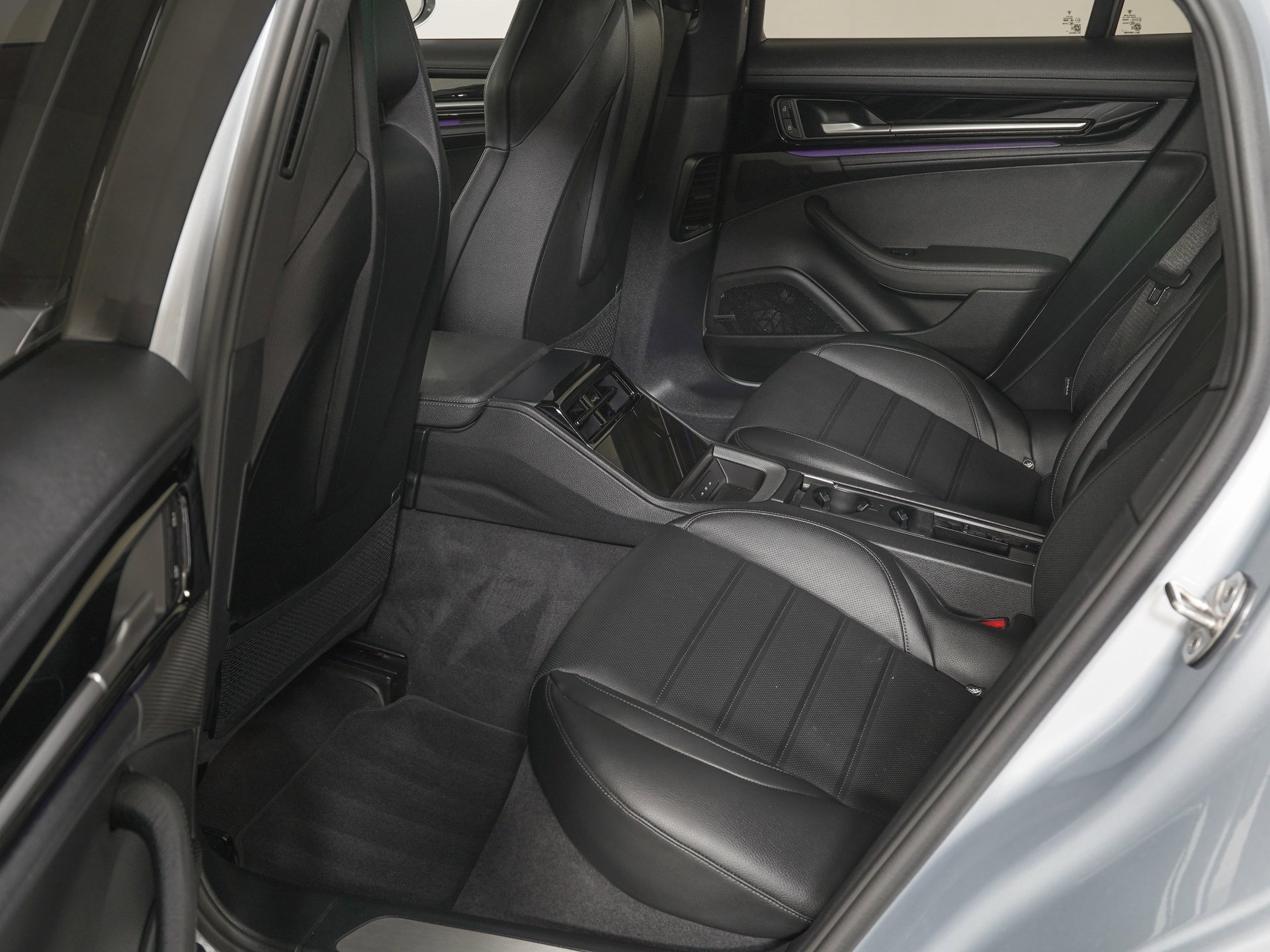 Used 2026 Porsche Panamera image 13