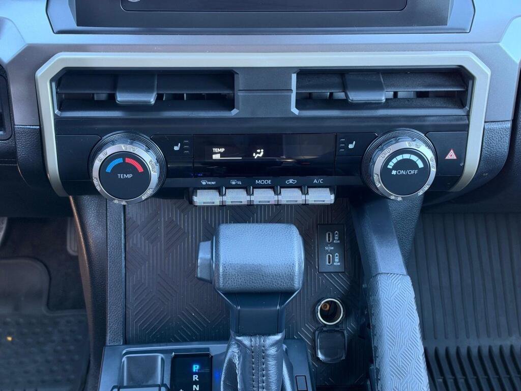Certified 2024 Toyota Tacoma SR5 AWD/4WD image 10
