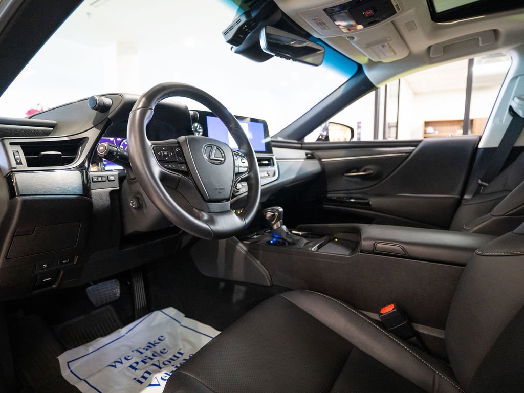 Used 2024 Lexus ES 350 w/ Premium Package image 4