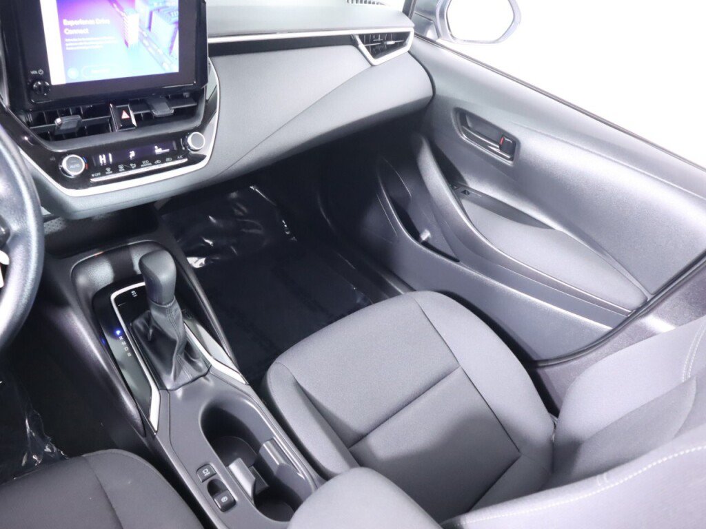 Used 2025 Toyota Corolla LE FWD image 27
