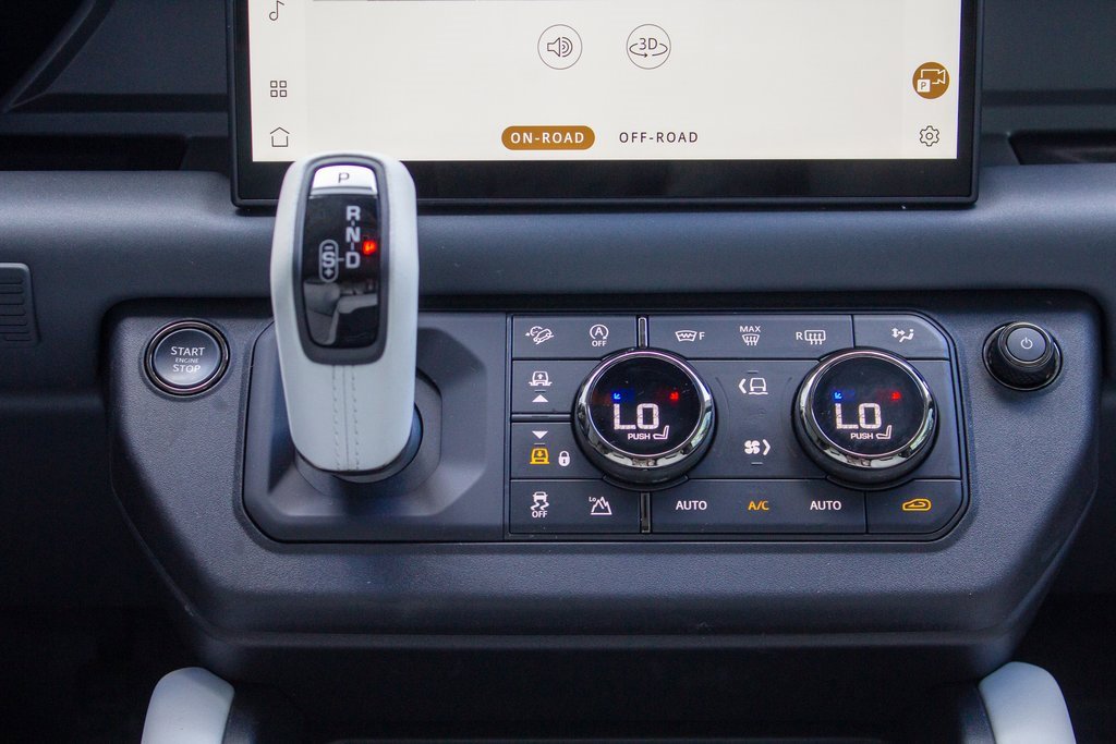 Used 2025 Land Rover Defender 110 image 21