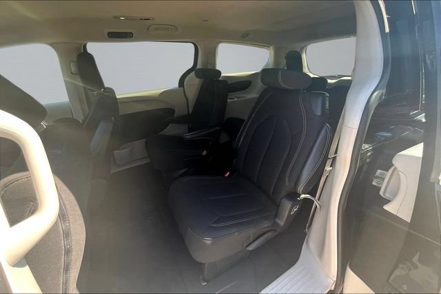 Used 2023 Chrysler Voyager LX FWD image 21