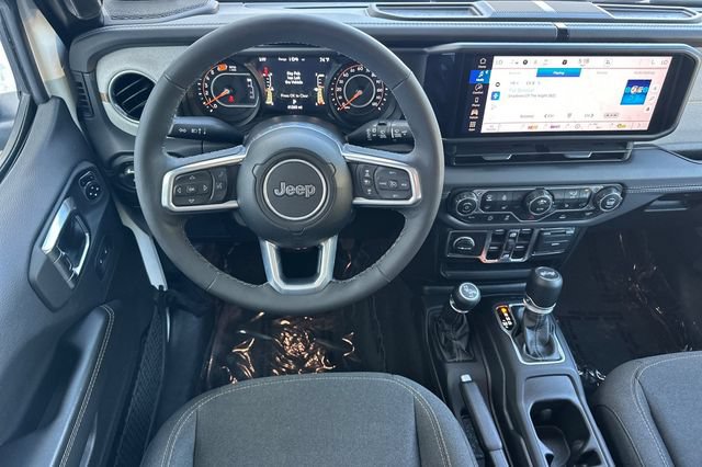 Used 2025 Jeep Wrangler Unlimited Sahara AWD/4WD image 16