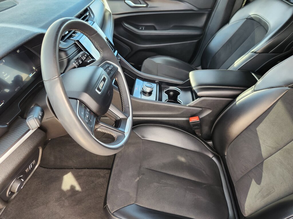 Used 2024 Jeep Grand Cherokee L Laredo image 8