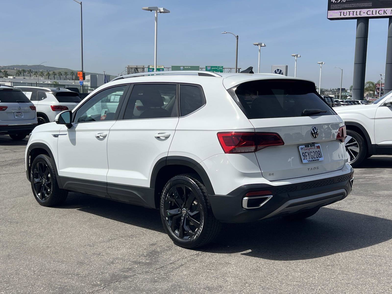 Certified 2023 Volkswagen Taos SE w/ Black Wheel Package image 3