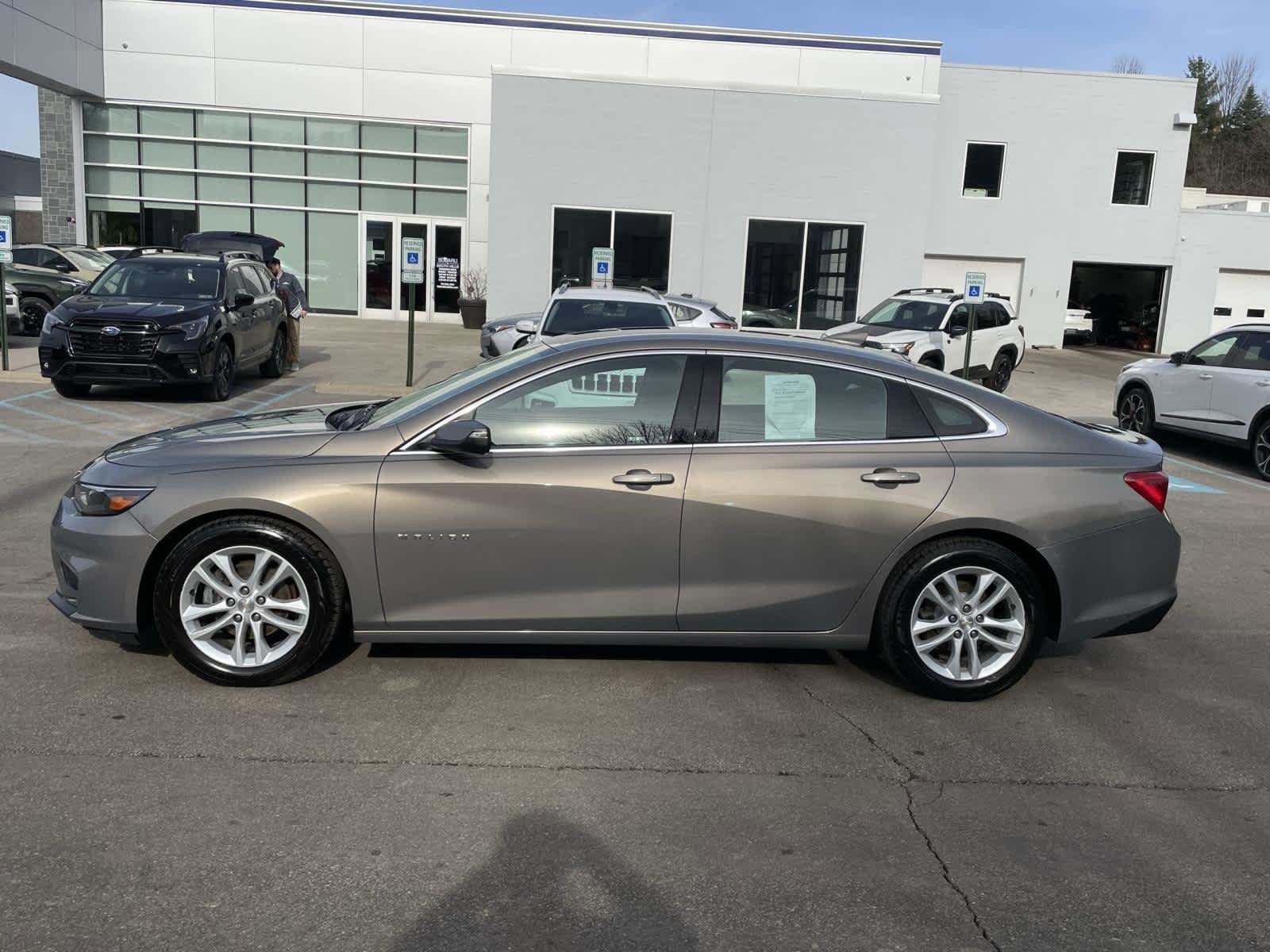 Used 2017 Chevrolet Malibu LT image 2