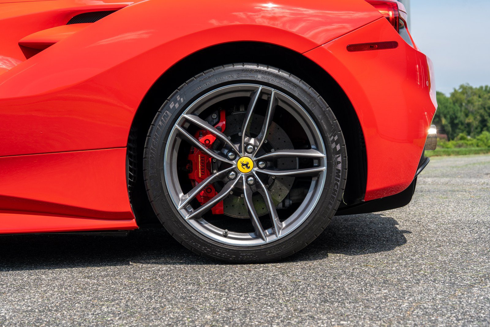 Used 2018 Ferrari 488 Spider RWD image 11
