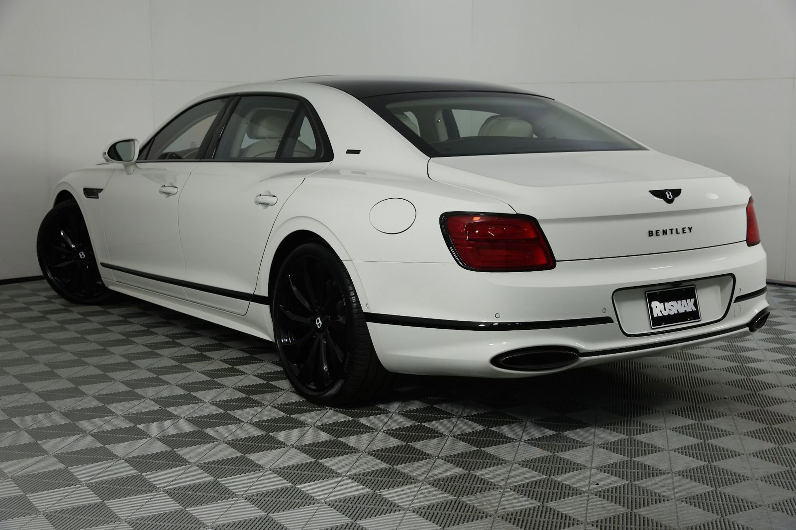 New 2025 Bentley Flying Spur Plug-In Hybrid image 3