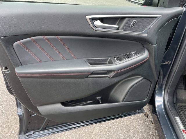 Certified 2024 Ford Edge ST-Line AWD/4WD image 9