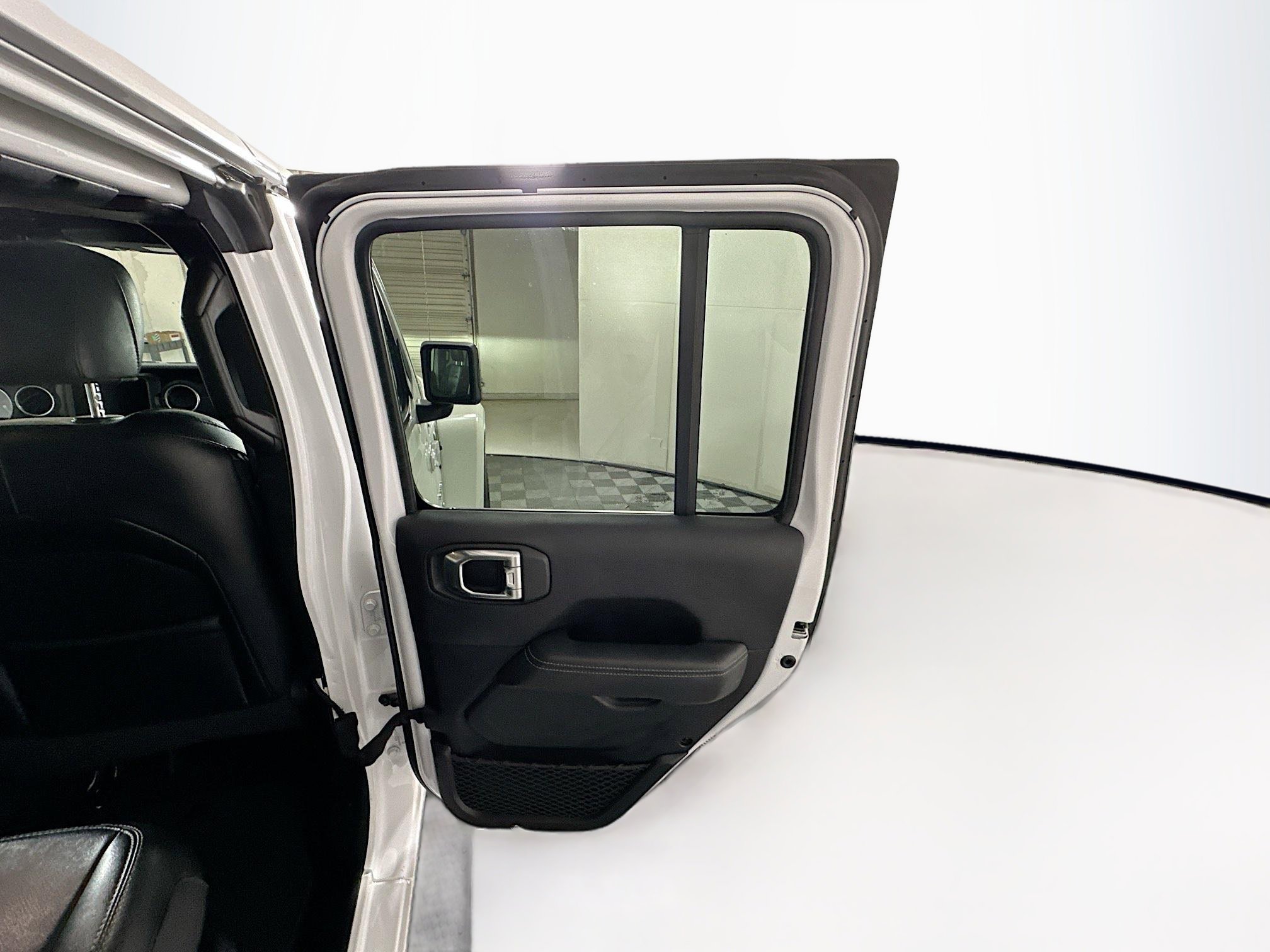 Used 2023 Jeep Wrangler Sahara image 29