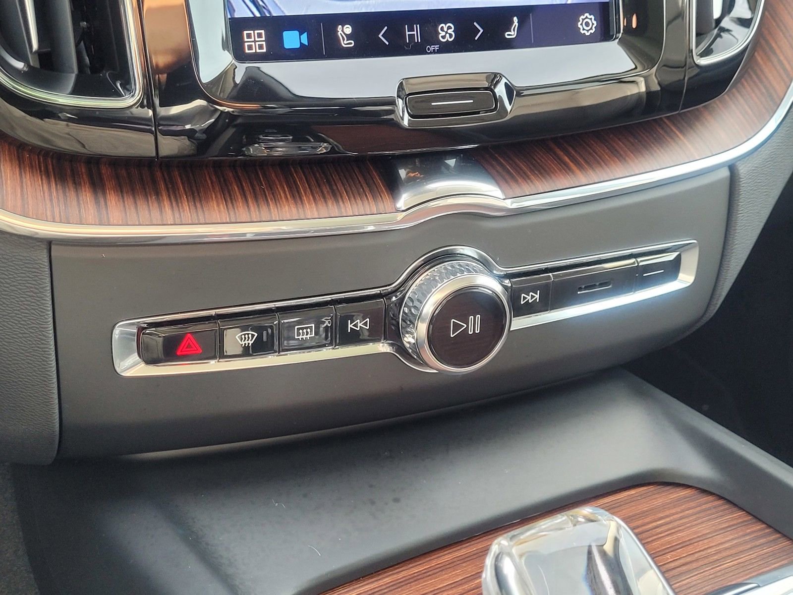 Certified 2023 Volvo XC60 B5 Ultimate image 25