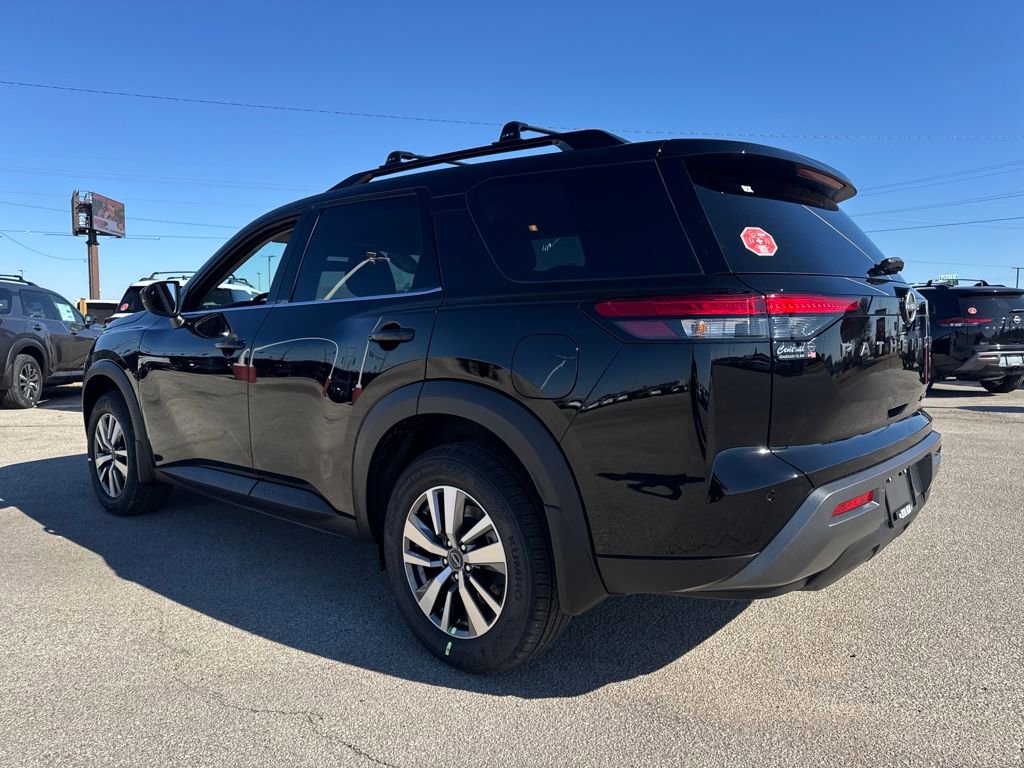 New 2026 Nissan Pathfinder SL image 4