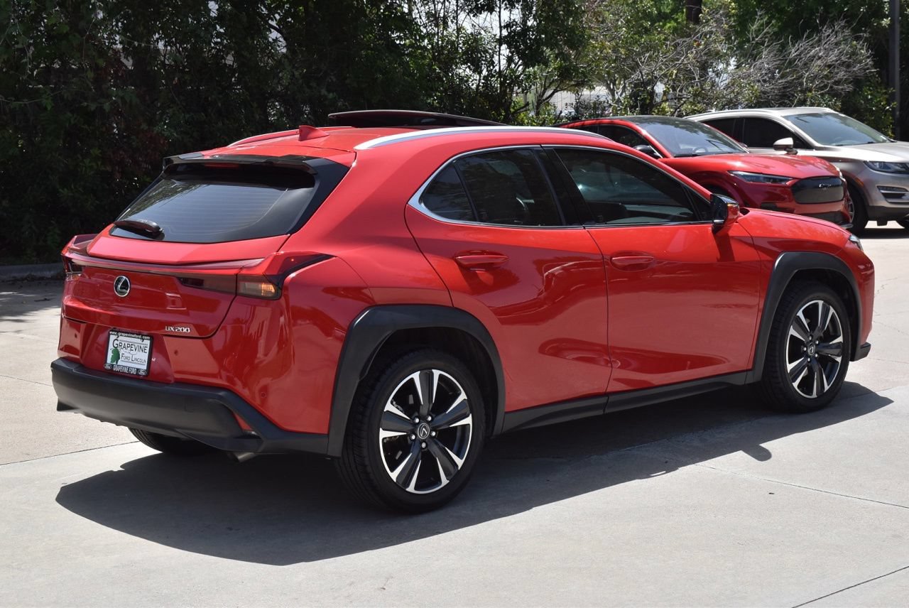 Used 2020 Lexus UX 200 w/ Premium Package FWD image 7