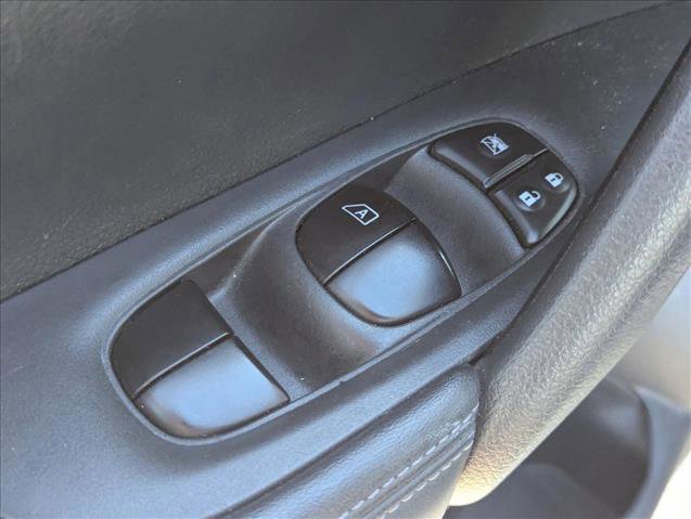 Used 2017 Nissan Rogue S image 8