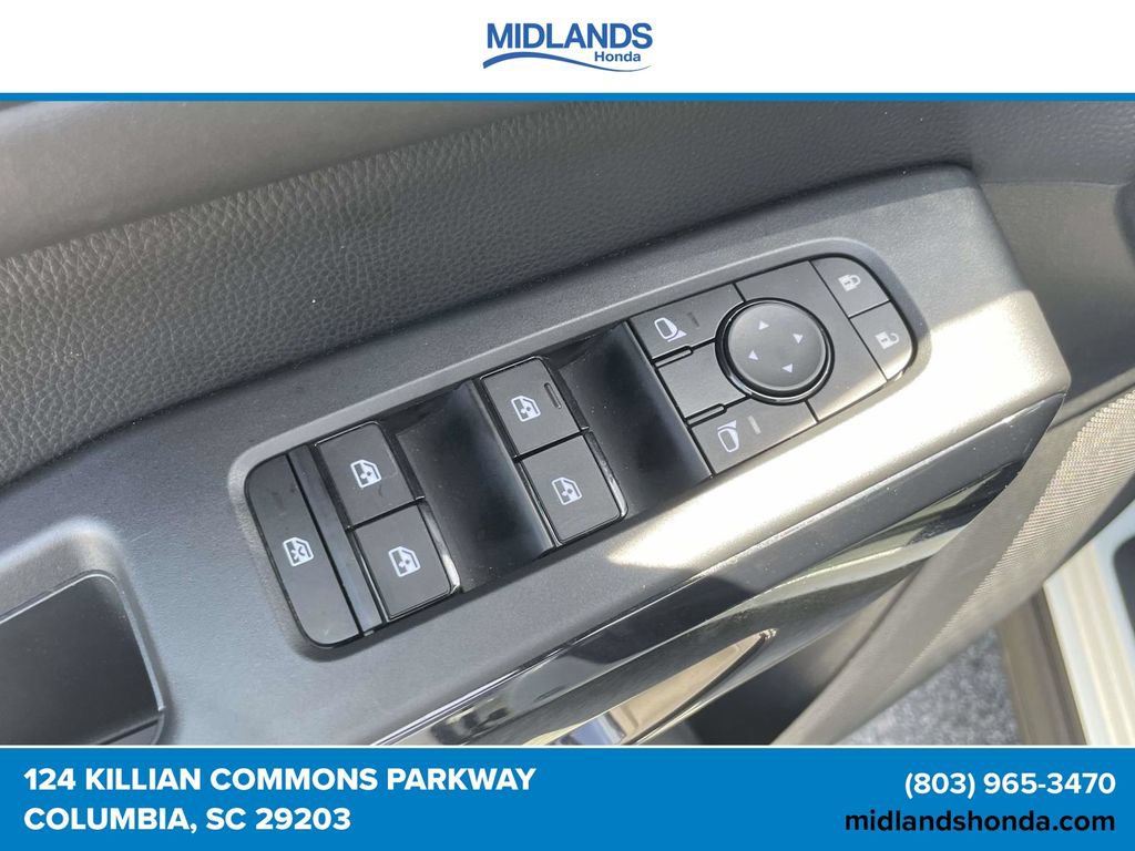 Used 2024 Nissan Pathfinder S AWD/4WD image 16
