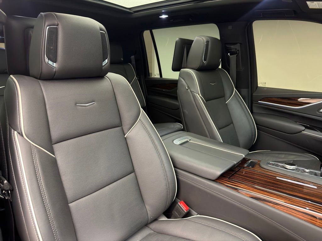 Used 2023 Cadillac Escalade ESV Premium Luxury image 6