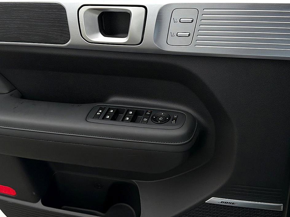 Certified 2025 Hyundai Santa Fe Limited image 22