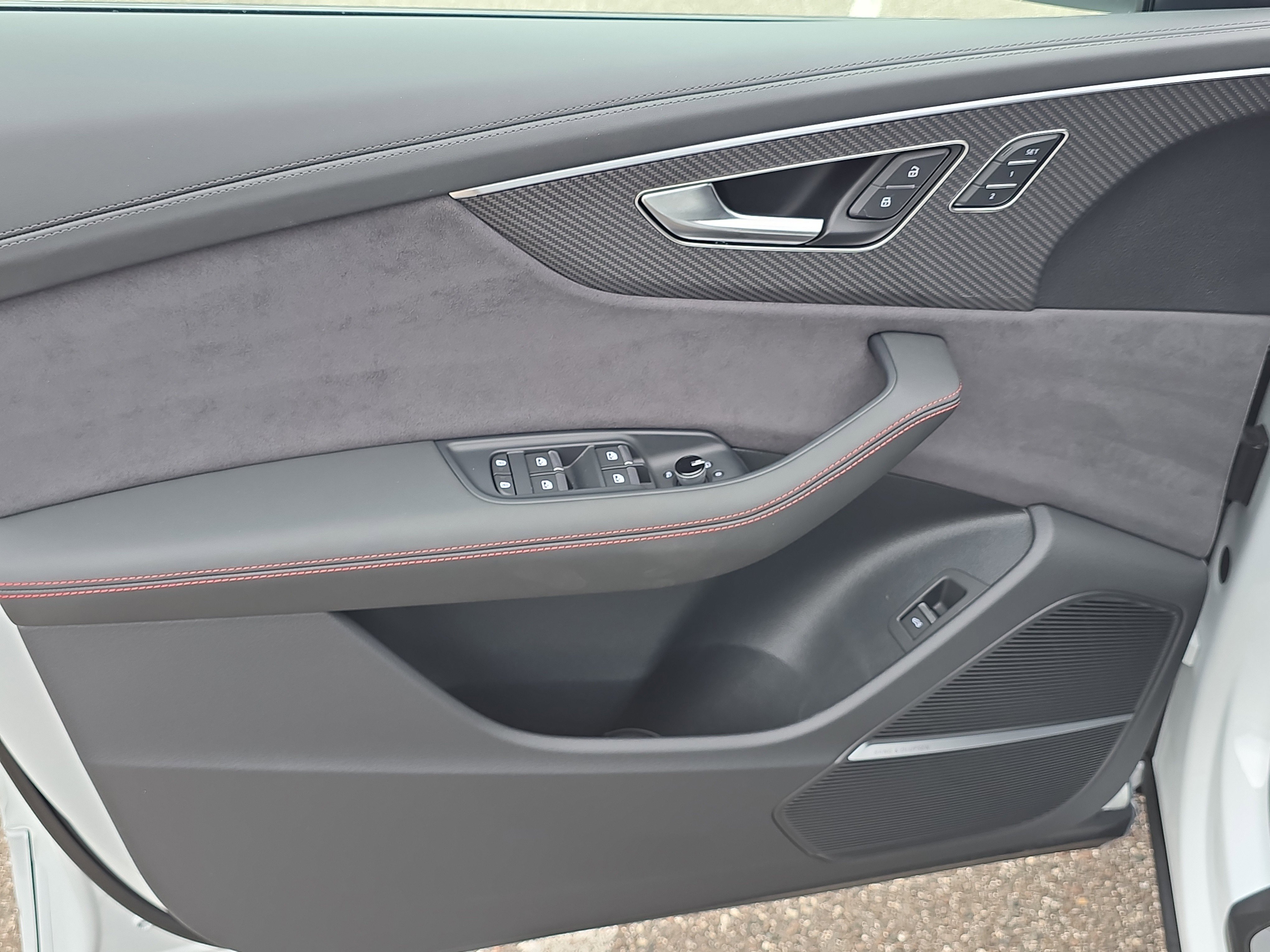 New 2025 Audi RS Q8 performance image 16