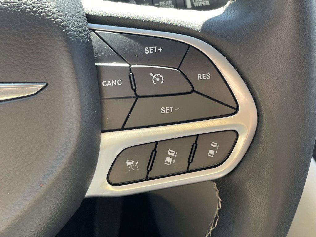 Certified 2023 Chrysler Pacifica Touring-L FWD image 32