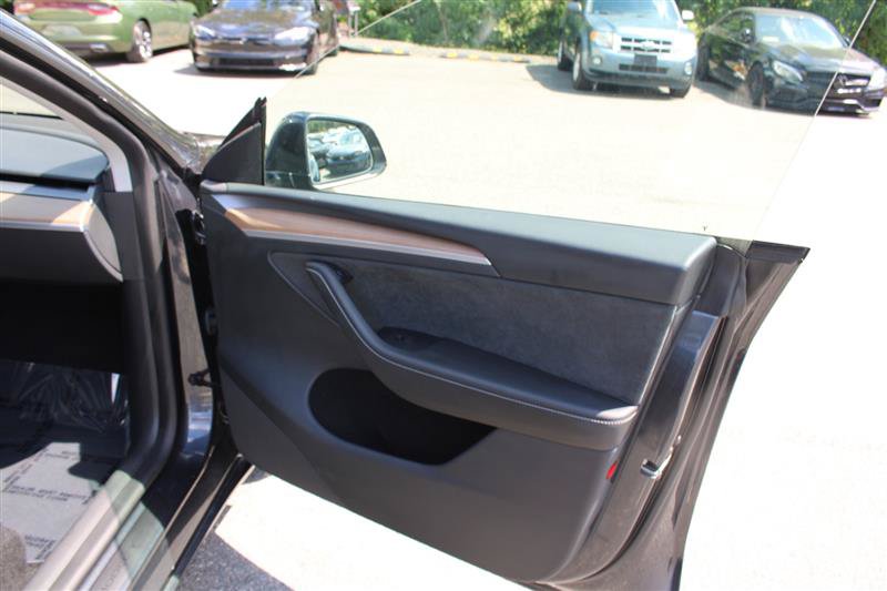 Used 2024 Tesla Model Y Long Range AWD/4WD image 14