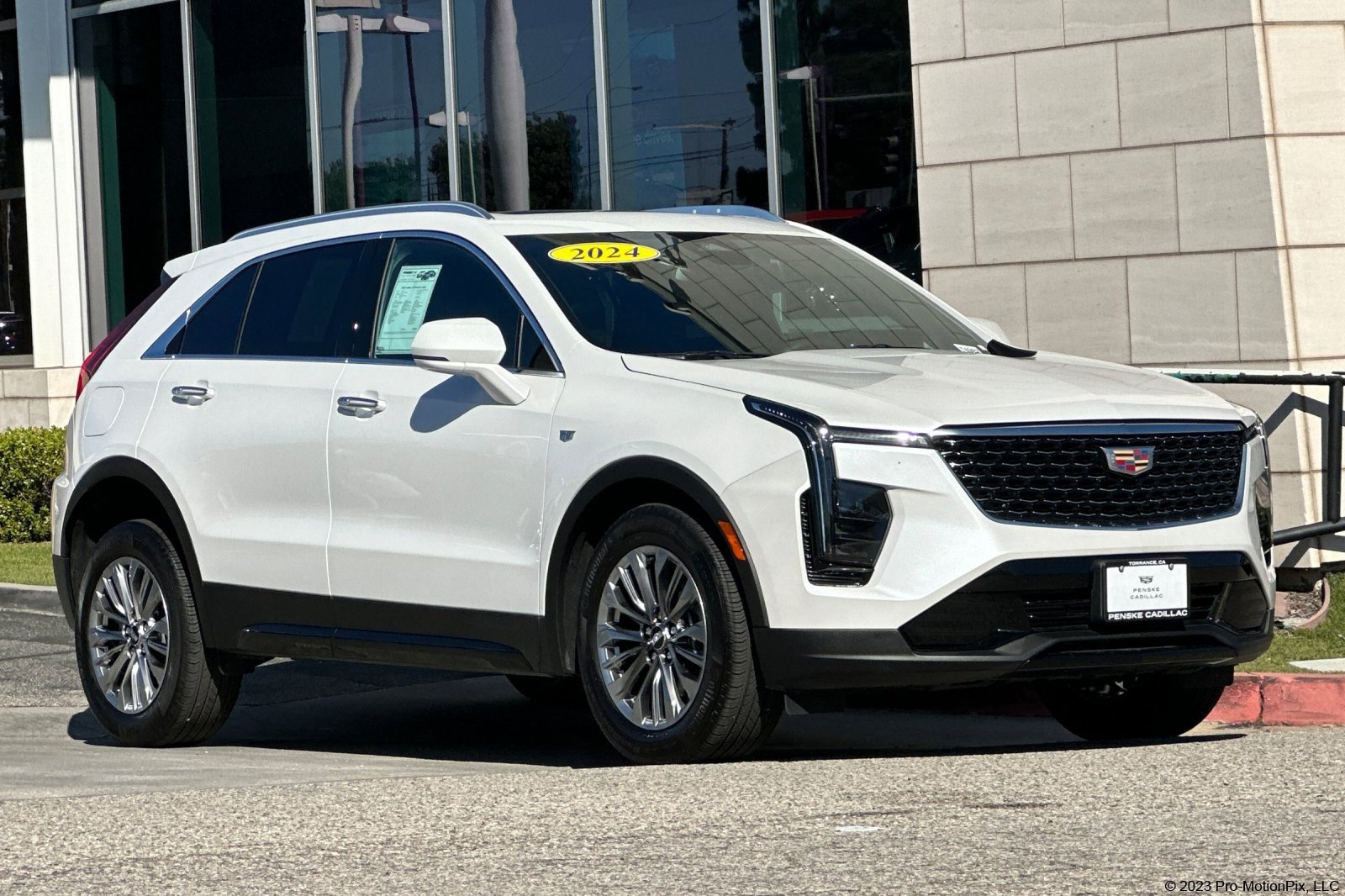 Used 2024 Cadillac XT4 Premium Luxury image 1