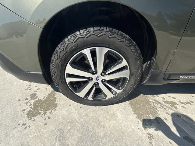 Used 2019 Subaru Outback 2.5i Limited AWD/4WD image 10