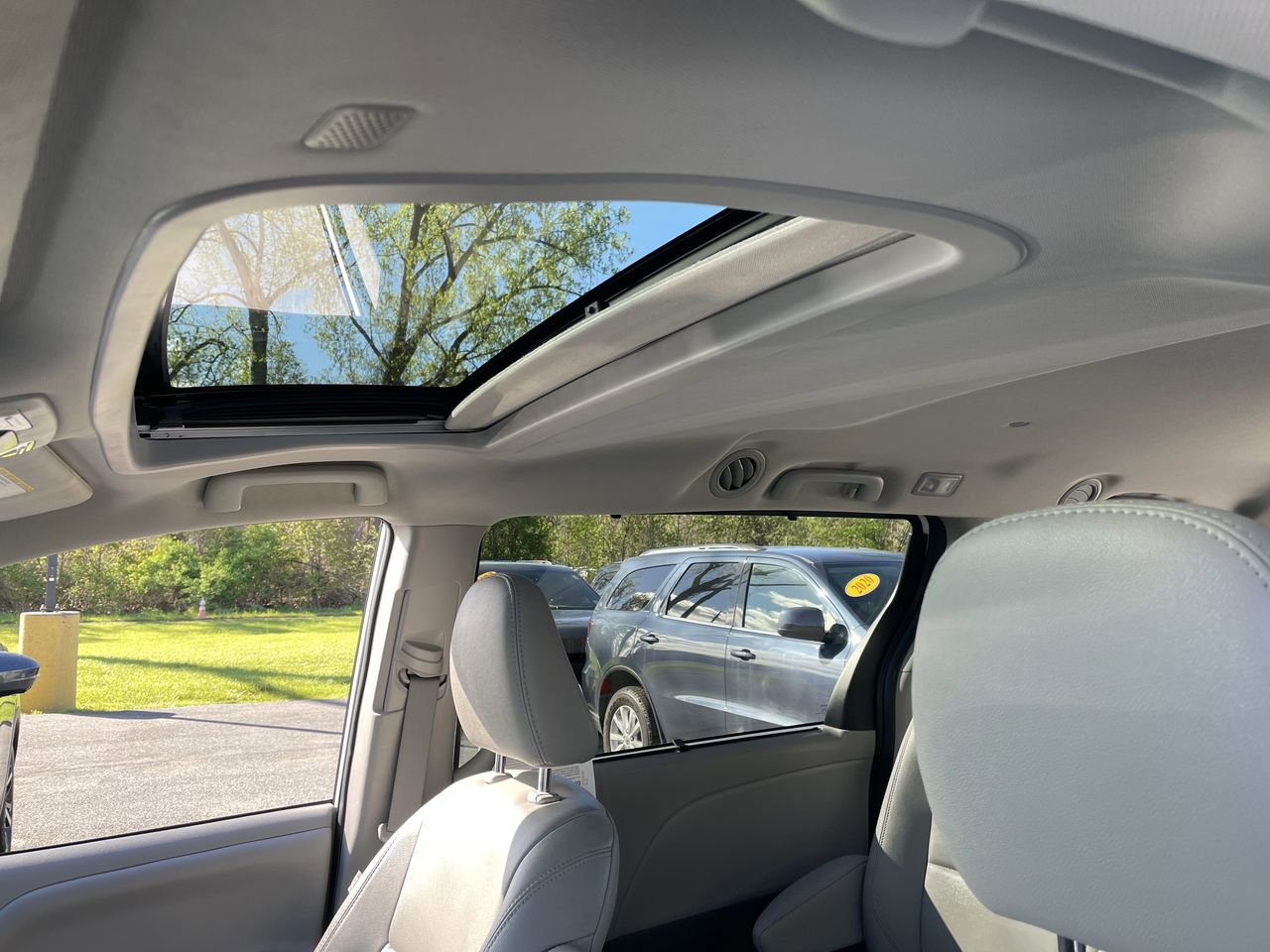Used 2020 Toyota Sienna XLE w/ XLE Navigation Package AWD/4WD image 38