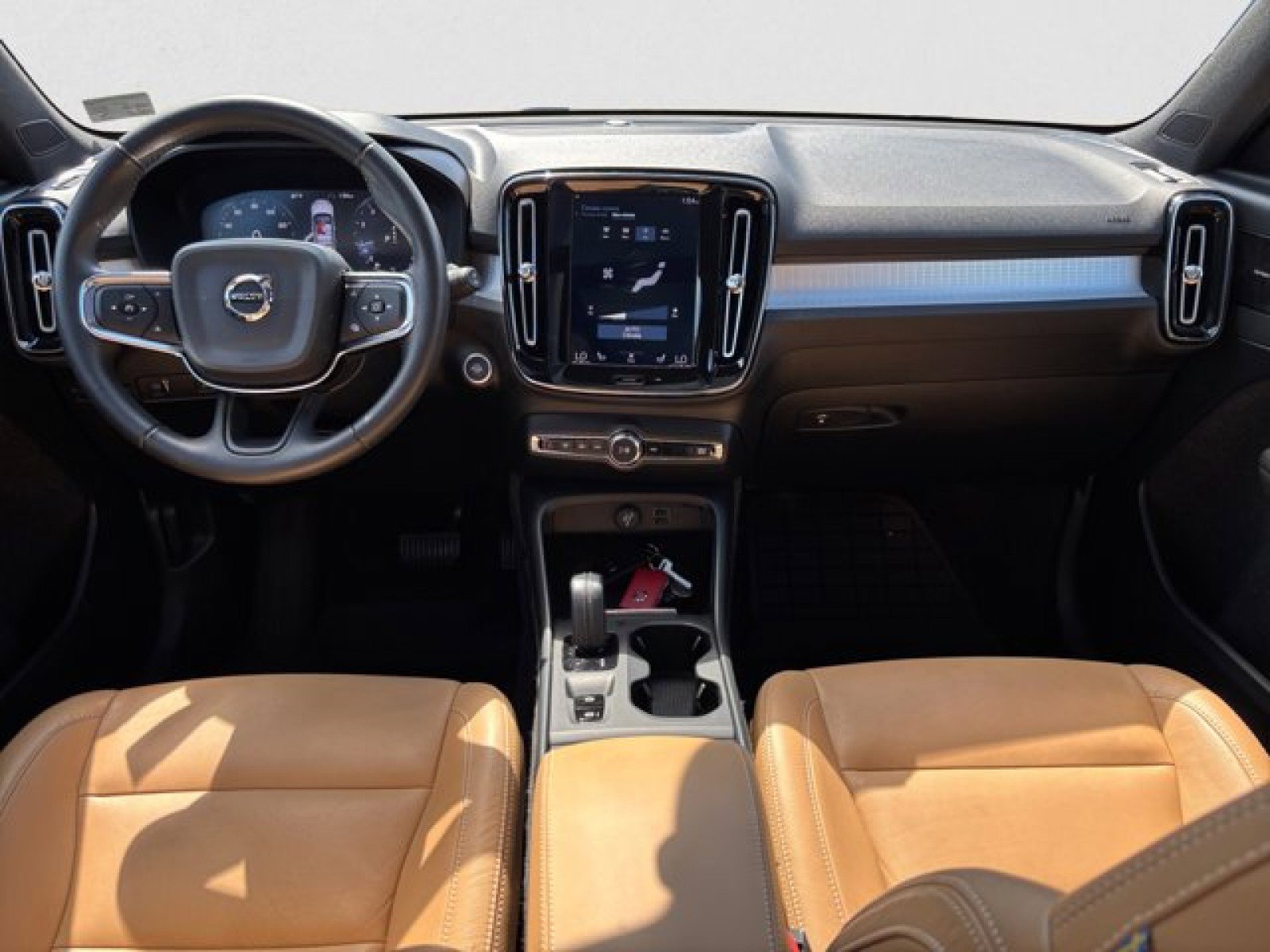 Used 2019 Volvo XC40 T5 Momentum image 13