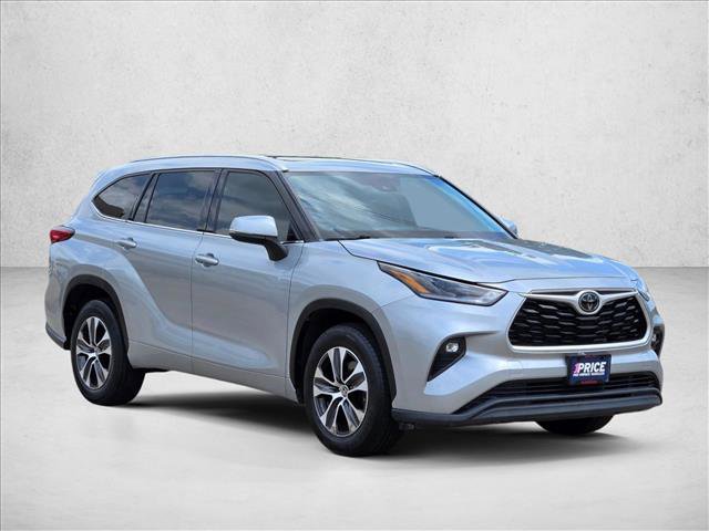 Used 2021 Toyota Highlander XLE FWD image 3